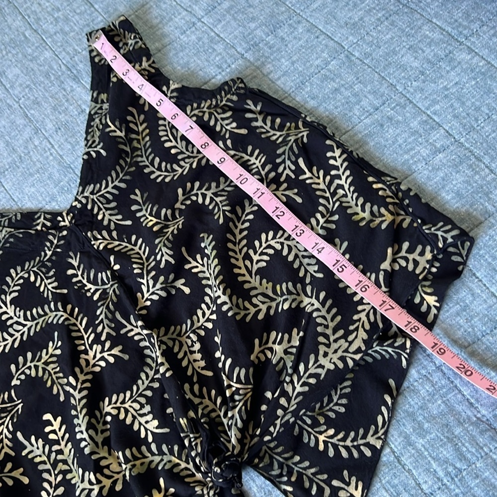 Tropical Print 100% Rayon V Neck Tank Black and Green Leaves | XS - Picture 7 of 7